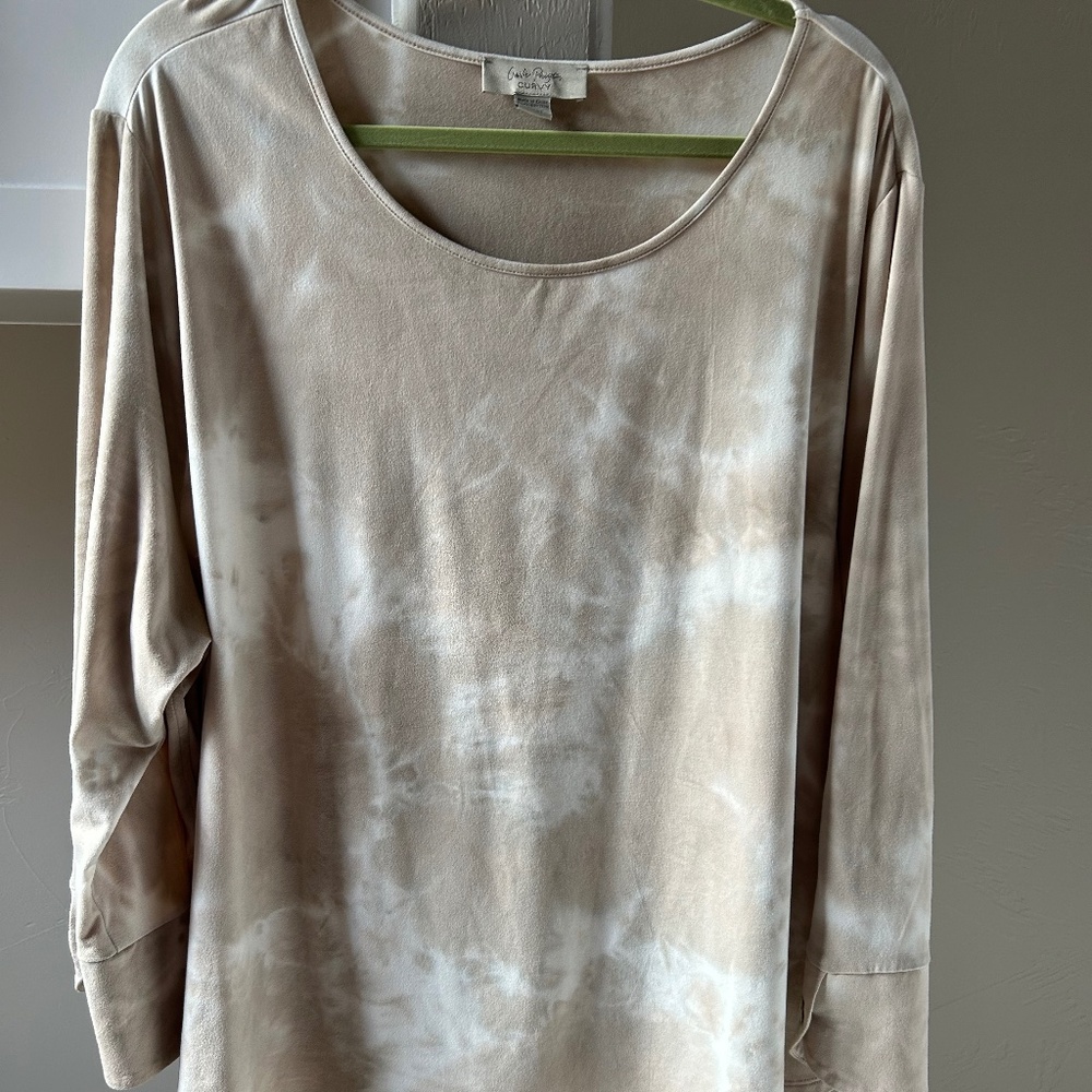 Carlie Paige Curvy beige/cream swing top.  Size 3X